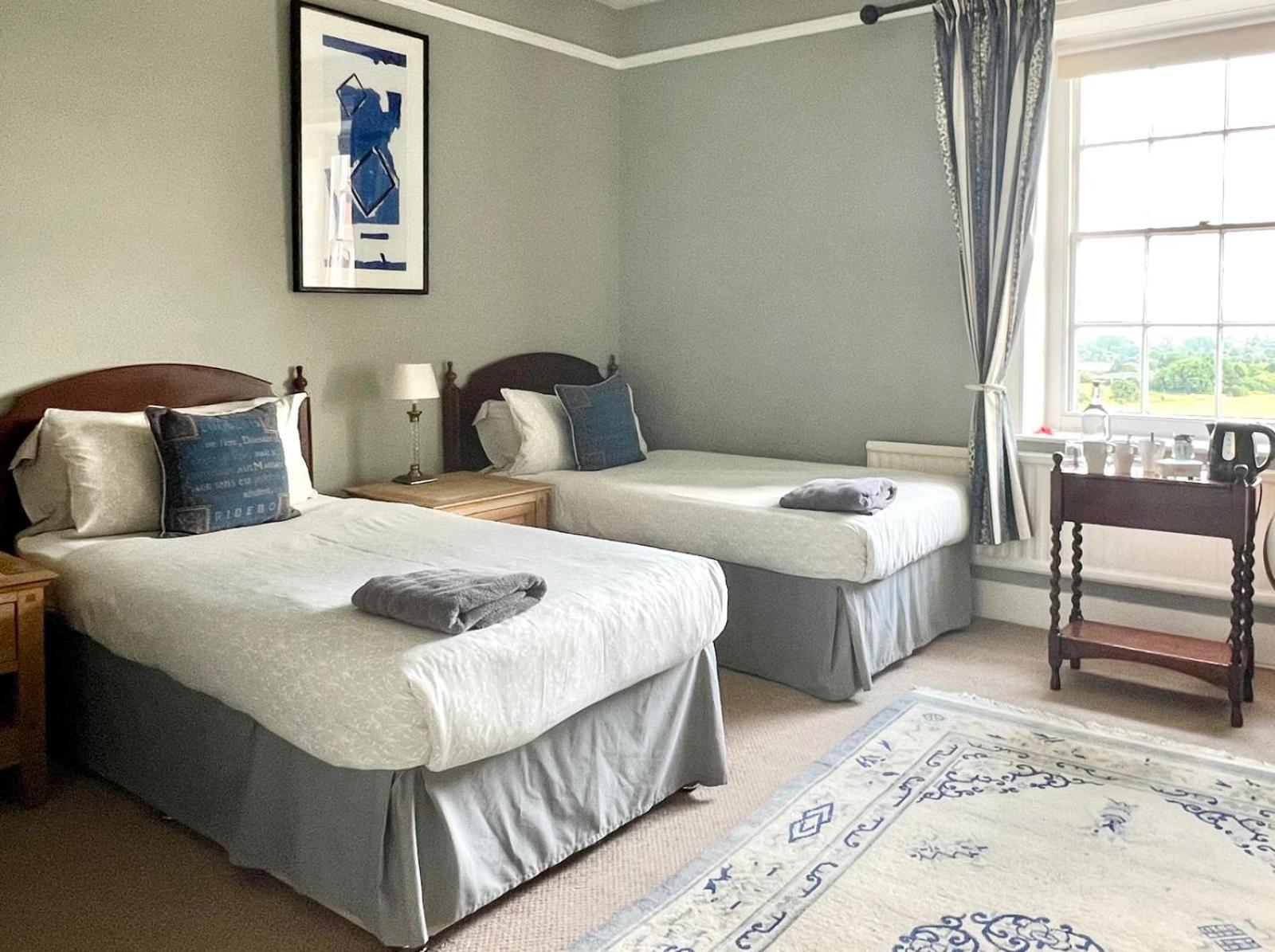 Colthrop Manor B&B 태참 객실 사진